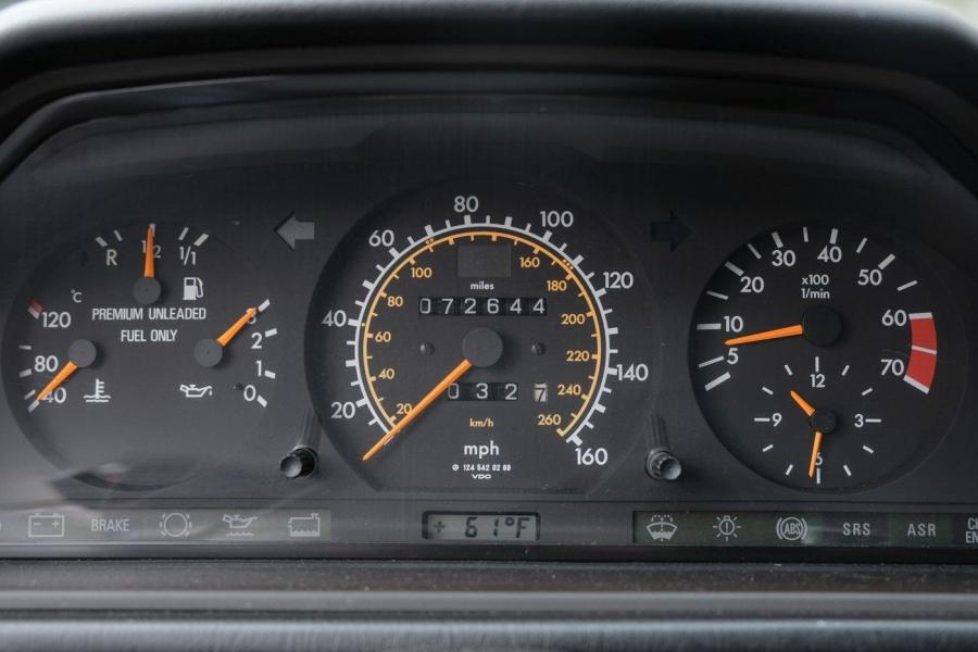 Панель приборов Mercedes-Benz 500 E (W124) 1992 года  (фото 19 из 69)